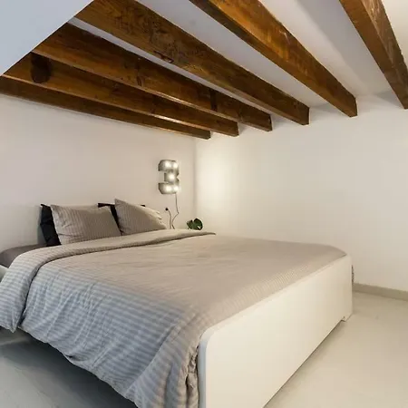 White Loft Apartment Alicante